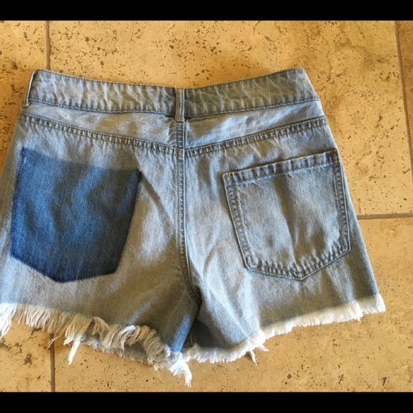 Forever 21 distressed denim shorts - Picture 4 of 6
